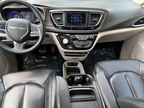 Dark Cordovan Pearlcoat 2018 Chrysler Pacifica Touring-L