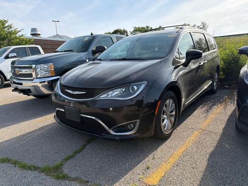 Dark Cordovan Pearlcoat 2018 Chrysler Pacifica Touring-L