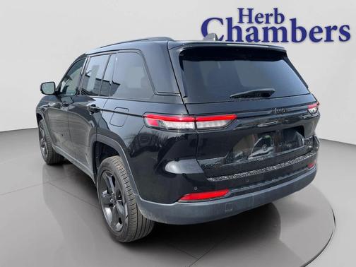 Diamond Black Crystal Pearlcoat 2023 Jeep Grand Cherokee Altitude
