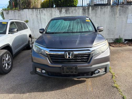 Modern Steel Metallic 2018 Honda Ridgeline RTL