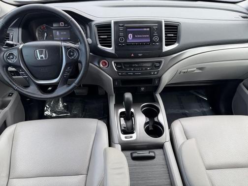 Modern Steel Metallic 2018 Honda Ridgeline RTL