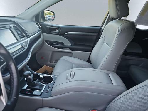 2017 Toyota Highlander Limited Platinum