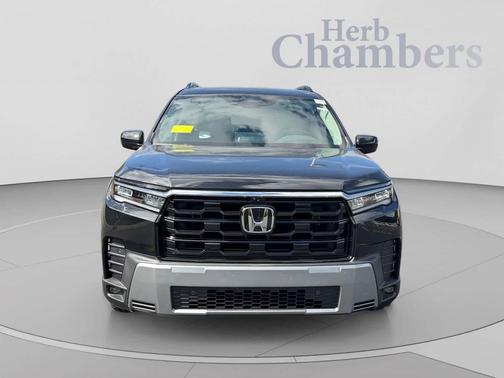 Crystal Black Pearl 2026 Honda Pilot Touring 8-Passenger