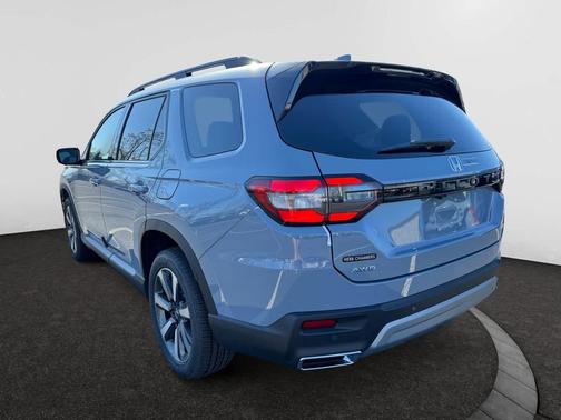 2025 Honda Pilot Touring 8-Passenger