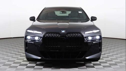 Black Sapphire 2023 BMW 760 xDrive