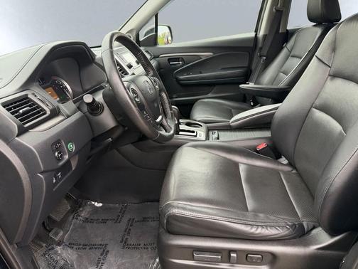 Crystal Black Pearl 2019 Honda Ridgeline RTL