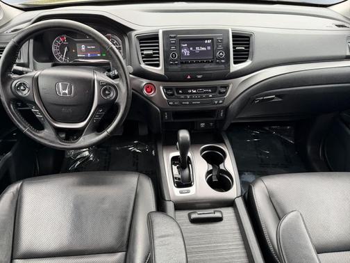 Crystal Black Pearl 2019 Honda Ridgeline RTL