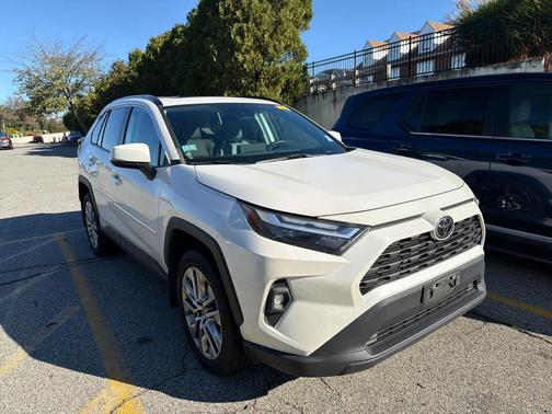 2022 Toyota RAV4 XLE Premium