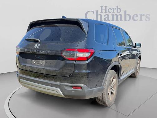 Crystal Black Pearl 2023 Honda Pilot AWD EX-L 7 Passenger