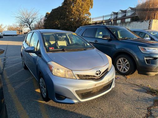 2013 Toyota Yaris LE