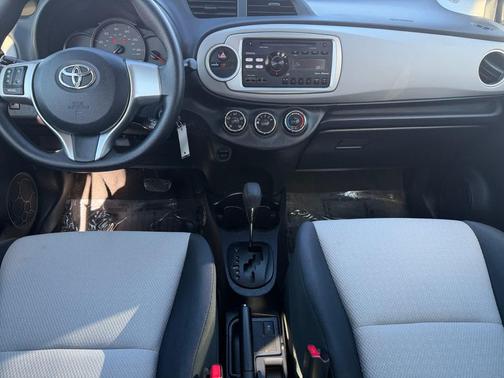 2013 Toyota Yaris LE