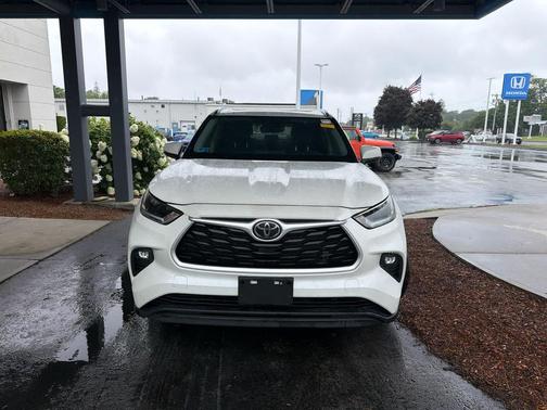 Blizzard Pearl 2021 Toyota Highlander XLE
