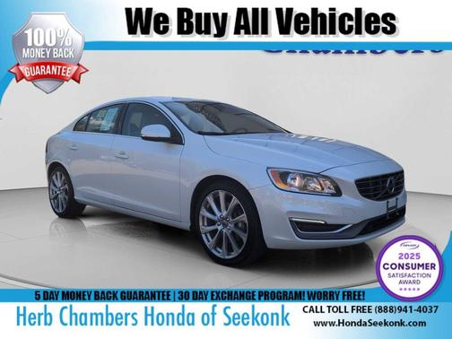 Crystal White Pearl Metallic 2018 Volvo S60 Inscription T5