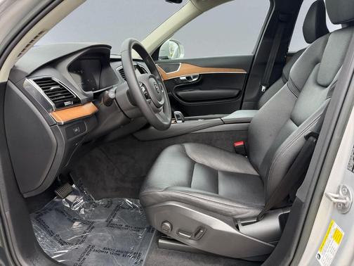2023 Volvo XC90 B6 Plus 7-Seater