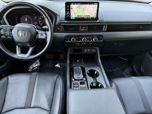 Crystal Black Pearl 2025 Honda Pilot Touring 8-Passenger