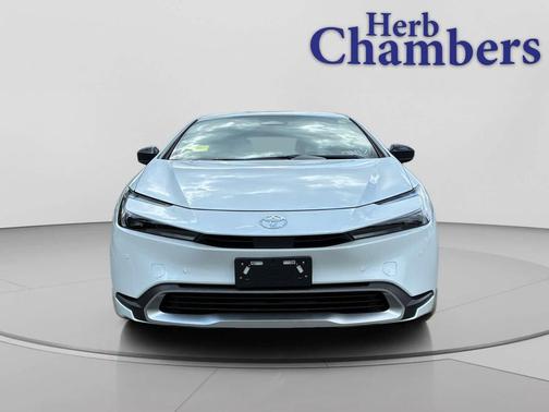 2025 Toyota Prius Plug-In Hybrid SE