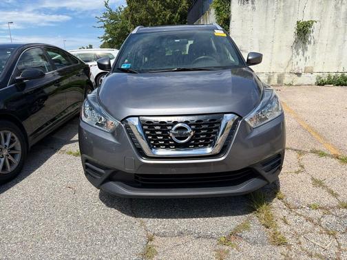 Gun Metallic 2019 Nissan Kicks SV