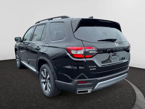 2025 Honda Pilot Touring 8-Passenger