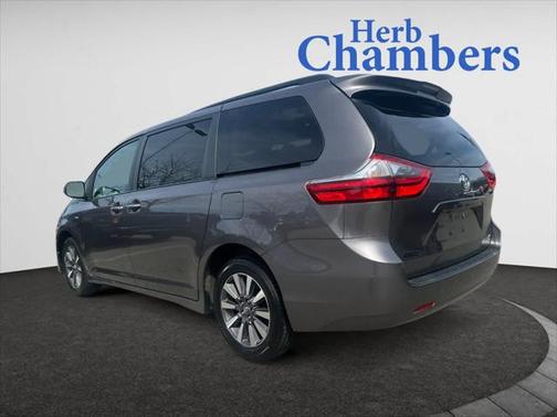 2020 Toyota Sienna XLE