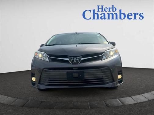 2020 Toyota Sienna XLE