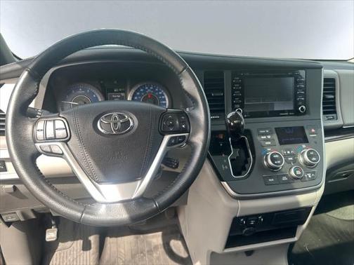 2020 Toyota Sienna XLE