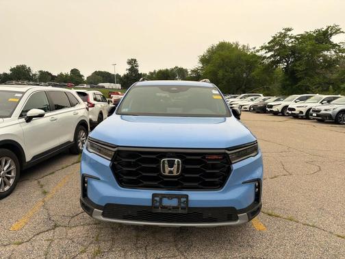 Diffused Sky Pearl 2025 Honda Pilot TrailSport