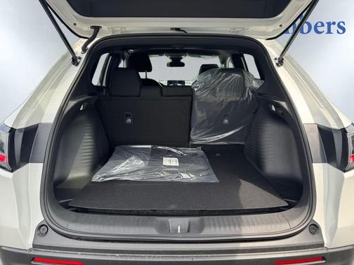 Platinum White Pearl 2027 Honda HR-V LX