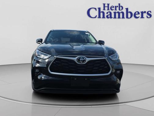 Midnight Black 2023 Toyota Highlander XLE