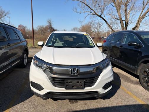 Platinum White Pearl 2019 Honda HR-V LX