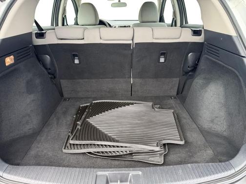 Platinum White Pearl 2019 Honda HR-V LX