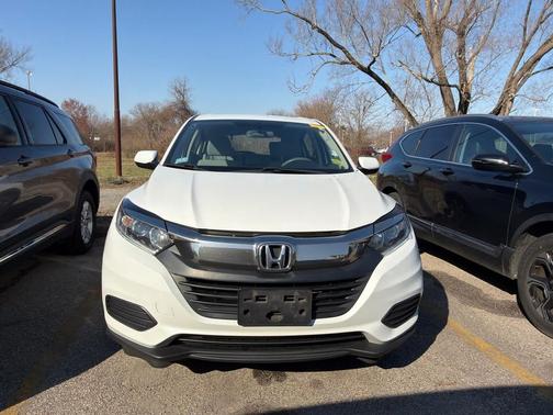 Platinum White Pearl 2019 Honda HR-V LX