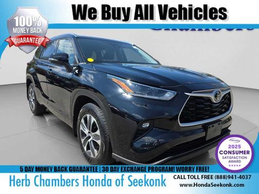 Midnight Black Metallic 2021 Toyota Highlander XLE