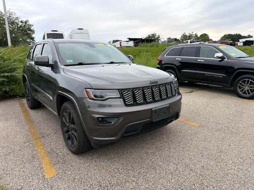 Granite Crystal Metallic Clearcoat 2021 Jeep Grand Cherokee Laredo