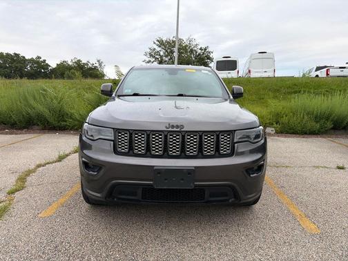 Granite Crystal Metallic Clearcoat 2021 Jeep Grand Cherokee Laredo
