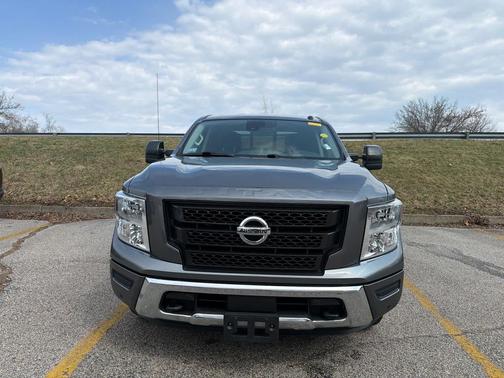 Gun 2021 Nissan Titan SV