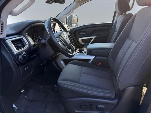 Gun 2021 Nissan Titan SV