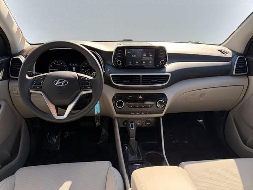 2021 Hyundai TUCSON SE