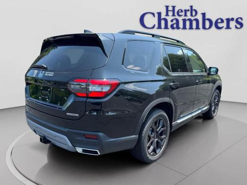 2025 Honda Pilot Touring 8-Passenger