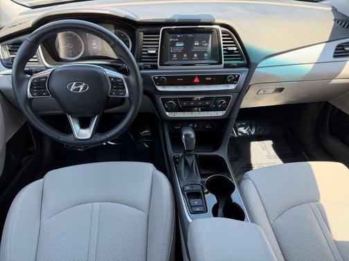 Symphony Silver 2018 Hyundai SONATA SEL