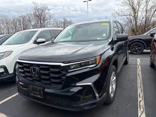 Crystal Black Pearl 2023 Honda Pilot AWD LX