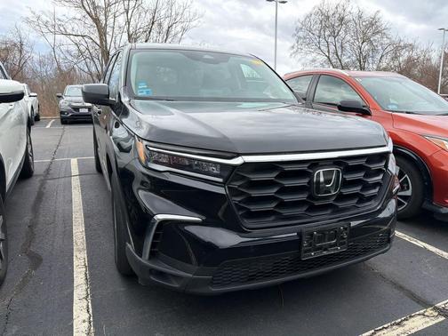 Crystal Black Pearl 2023 Honda Pilot AWD LX