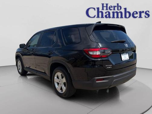 Crystal Black Pearl 2023 Honda Pilot AWD LX