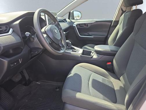 Ice Cap 2023 Toyota RAV4 LE