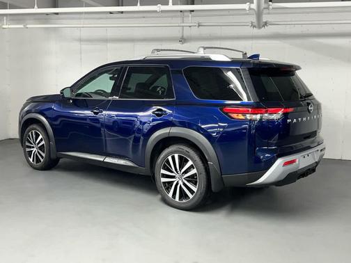 2023 Nissan Pathfinder Platinum 4WD