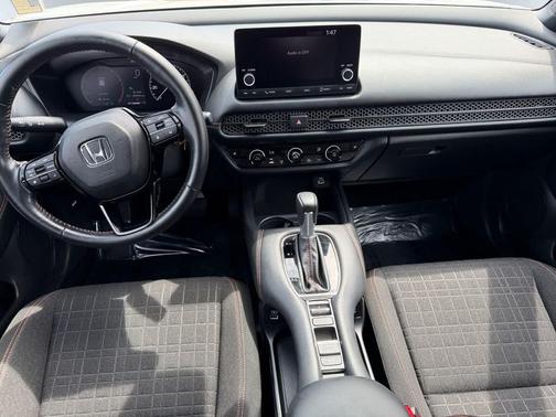 Platinum White Pearl 2023 Honda HR-V AWD Sport