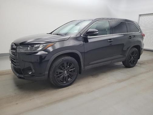 Midnight Black Metallic 2019 Toyota Highlander SE