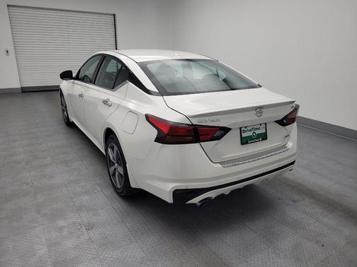 Pearl White Tricoat 2020 Nissan Altima 2.5 SV
