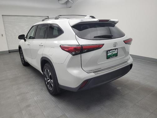 Wind Chill Pearl 2022 Toyota Highlander XLE