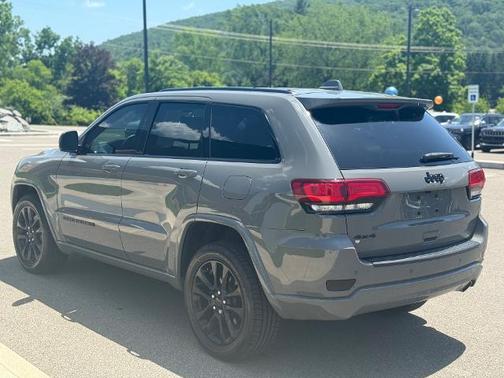 2021 Jeep Grand Cherokee LAREDO