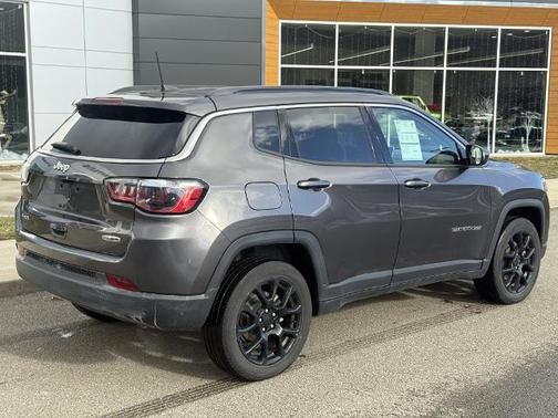 2022 Jeep Compass LATITUDE LUX